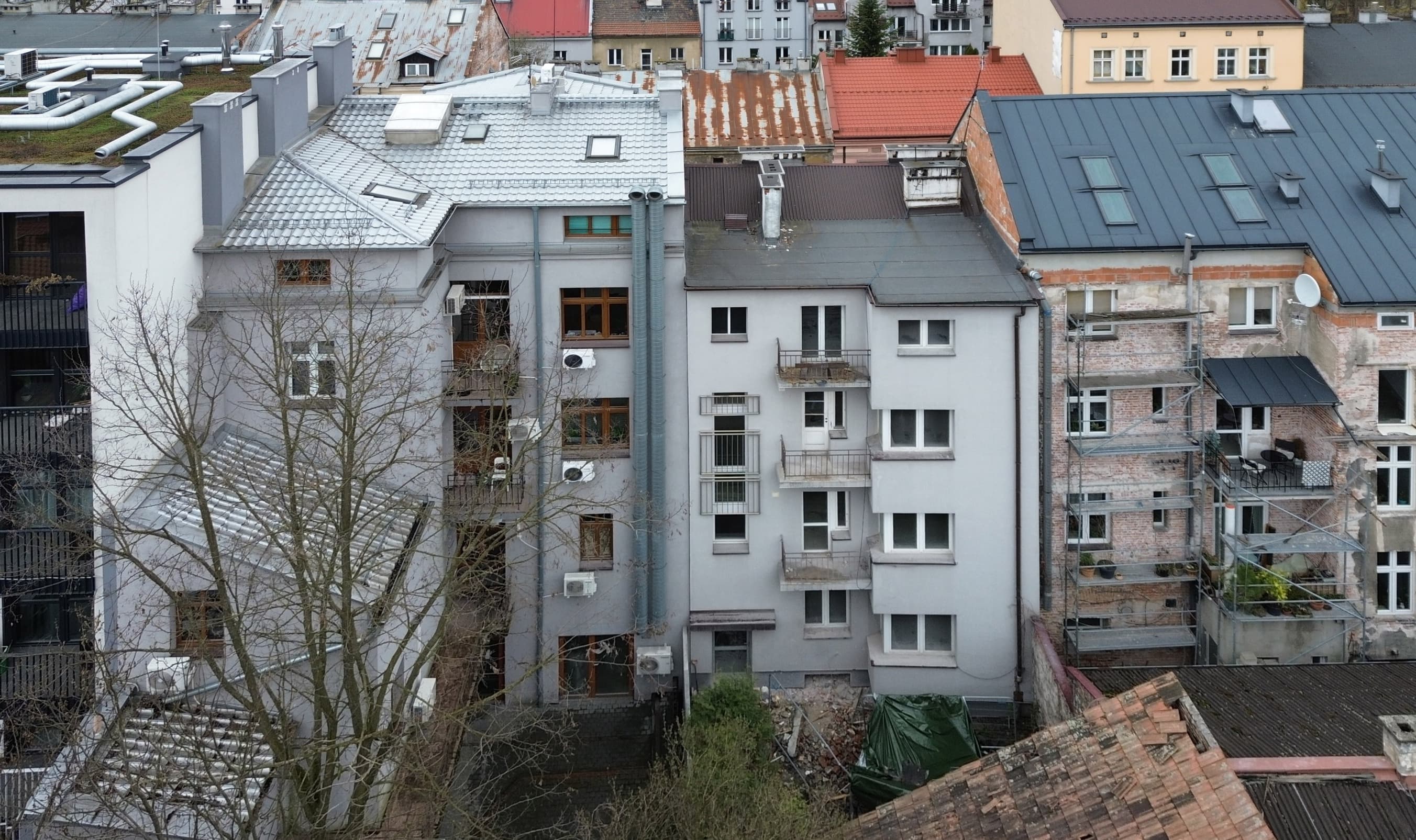 Rear courtyard view of the Kalwaryjska 77 building fabric